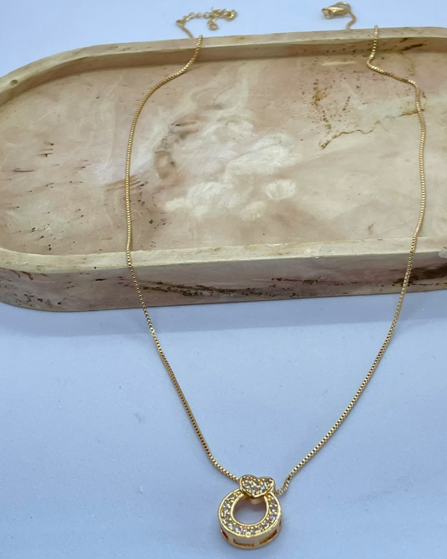 Conjunto colar e brinco círculo com coração cravejado  de zircônia